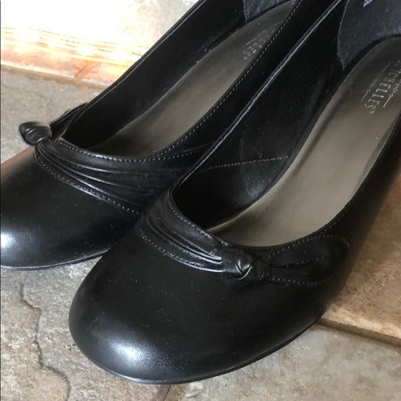 Black high heel shoe gently used wore once size 8 - Picture 8 of 12